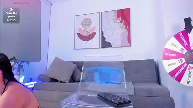 sofiiajones online show from November 12, 2025, 3:07 am