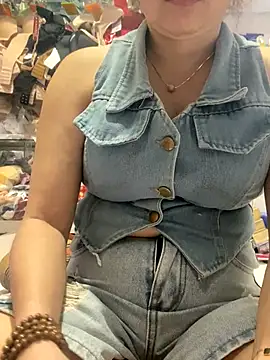 Snapshot of Cesywet chatting on September 26, 2025, 6:28 am Cesywet online show from September 26, 2025, 6:28 am