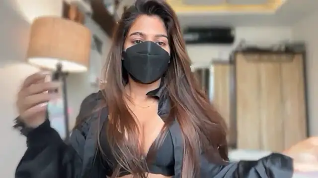 Hotty-Sana online show from April 6, 2026, 4:46 am