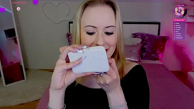 SashaBrooks online show from April 17, 2026, 2:09 pm