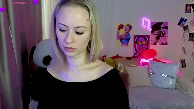 SashaBrooks online show from April 18, 2026, 1:37 pm