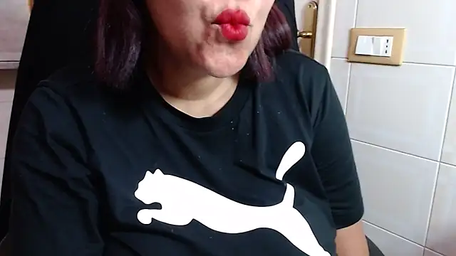 Foxlady2271 online show from May 26, 2026, 11:12 pm