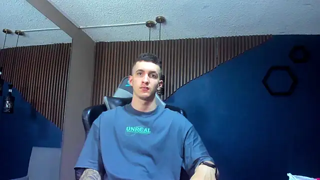 JacksonOlsenn online show from January 28, 2025, 6:28 pm