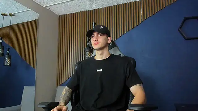 JacksonOlsenn online show from February 10, 2025, 4:14 pm