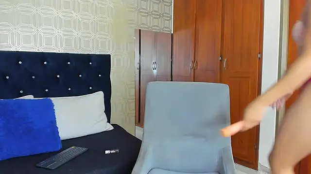 evelyn wine online show from February 11, 2025, 12:49 am