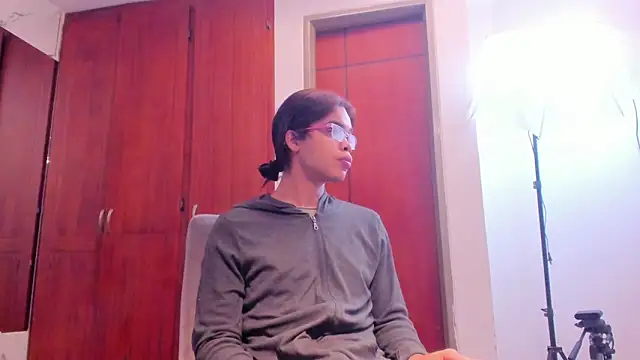 evelyn wine online show from September 20, 2025, 7:04 pm