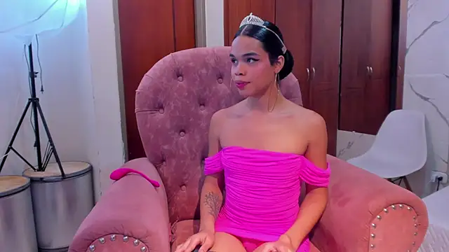 evelyn wine online show from November 10, 2025, 7:02 pm