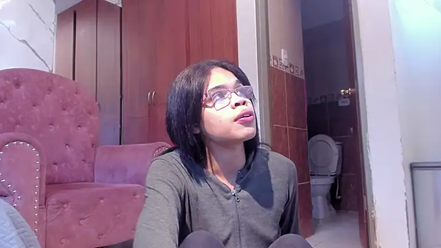 evelyn wine online show from November 20, 2025, 6:18 pm