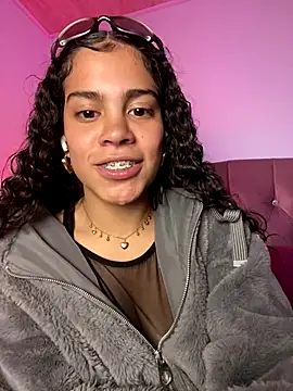 NINA 18 YEARS online show from October 29, 2025, 11:39 pm