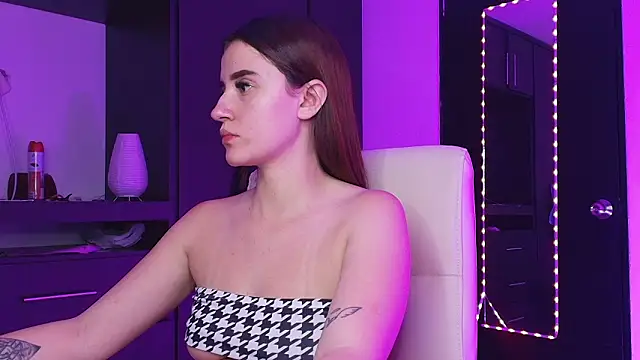 TinaJonnes  online show from March 17, 2026, 4:39 am