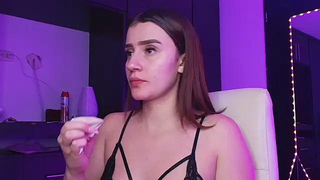 TinaJonnes  online show from April 19, 2026, 4:56 am