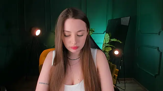 MoonLissa online show from February 6, 2025, 4:58 pm