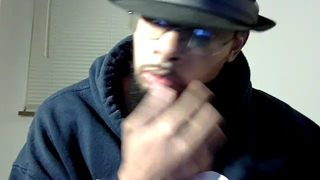 Snapshot of WhiskeyWood_DuhGOD chatting on February 21, 2025, 2:17 am WhiskeyWood DuhGOD online show from February 21, 2025, 2:17 am