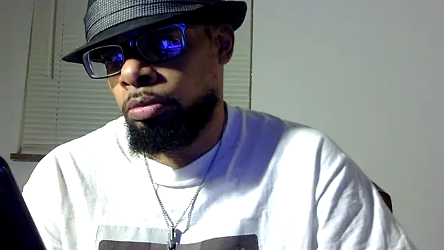 Snapshot of WhiskeyWood_DuhGOD chatting on November 9, 2025, 2:32 am WhiskeyWood DuhGOD online show from November 9, 2025, 2:32 am