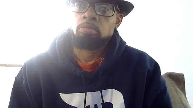 Snapshot of WhiskeyWood_DuhGOD chatting on November 17, 2025, 5:52 pm WhiskeyWood DuhGOD online show from November 17, 2025, 5:52 pm