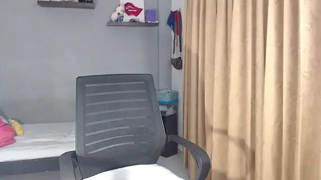 SusanLeroy online show from December 1, 2025, 9:03 am