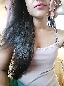 MISSQUEEN48 online show from May 16, 2026, 6:32 am