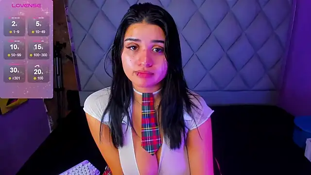 venusowen  online show from October 3, 2025, 12:57 pm