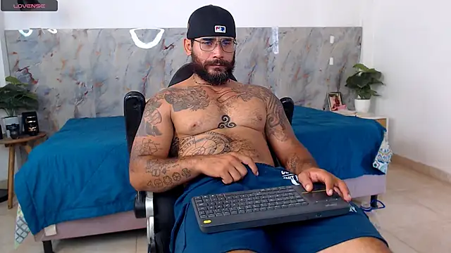 Snapshot of hanz_col chatting on March 9, 2026, 4:00 pm hanz col online show from March 9, 2026, 4:00 pm