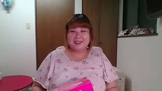 Snapshot of SAKU-RA-chan chatting on June 16, 2026, 1:36 pm SAKU-RA-chan online show from June 16, 2026, 1:36 pm
