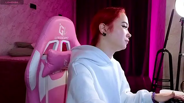 Kira yoon online show from December 3, 2025, 12:40 am