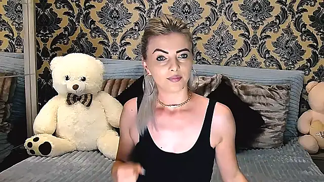 Snapshot of Aly_girl1 chatting on February 28, 2025, 10:09 am Aly girl1 online show from February 28, 2025, 10:09 am