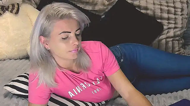 Snapshot of Aly_girl1 chatting on March 12, 2025, 2:01 pm Aly girl1 online show from March 12, 2025, 2:01 pm