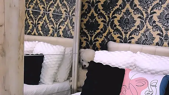 Snapshot of Aly_girl1 chatting on September 12, 2025, 7:30 am Aly girl1 online show from September 12, 2025, 7:30 am