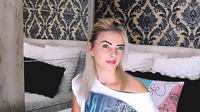 Snapshot of Aly_girl1 chatting on September 26, 2025, 8:29 am Aly girl1 online show from September 26, 2025, 8:29 am