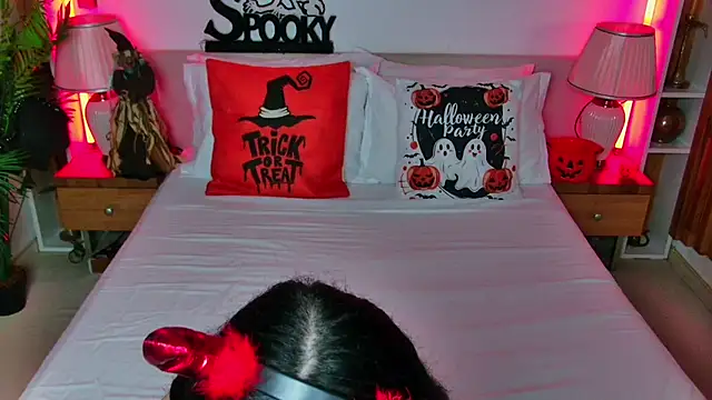 MadilynFox online show from October 31, 2025, 7:48 pm