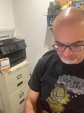 MaxVain online show from October 14, 2025, 6:42 pm