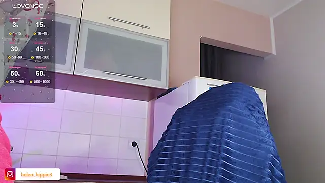 Snapshot of FoxRineHelen chatting on September 18, 2025, 5:48 pm FoxRineHelen online show from September 18, 2025, 5:48 pm