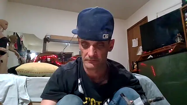 Snapshot of slinginbigD chatting on May 7, 2026, 5:07 pm slinginbigD online show from May 7, 2026, 5:07 pm
