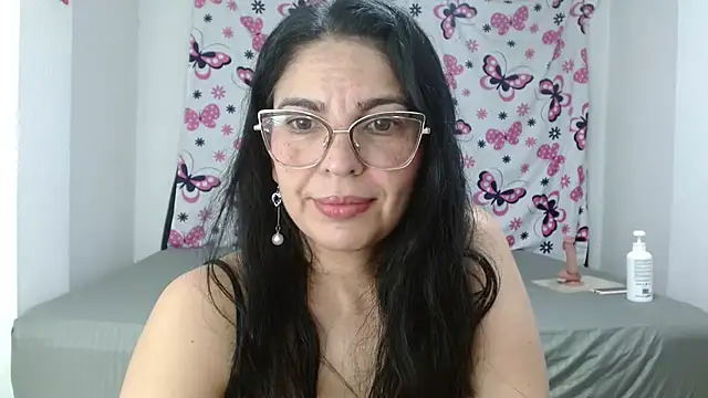 anybellucci43 online show from December 30, 2024, 5:15 am