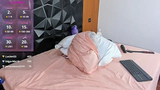 Wendy Marchall online show from February 12, 2025, 1:09 am