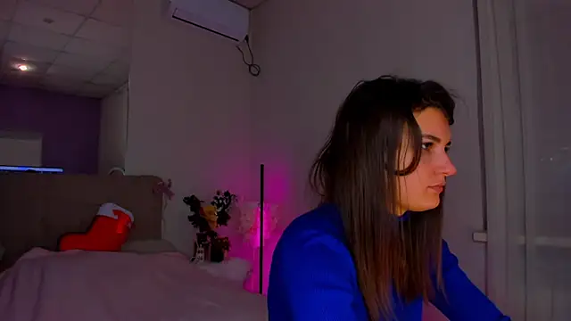 Laura Leee online show from January 4, 2025, 6:30 am