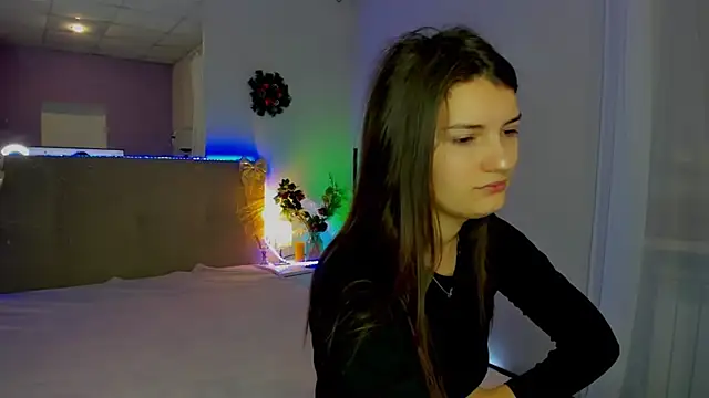 Laura Leee online show from December 17, 2025, 5:57 am