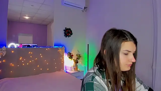 Laura Leee online show from January 18, 2026, 6:17 am