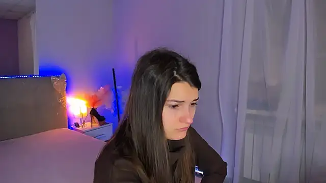 Laura Leee online show from February 10, 2026, 6:17 am