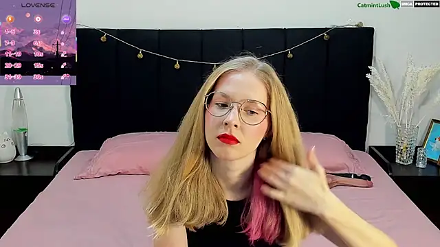 Snapshot of CatmintLush chatting on June 17, 2026, 11:38 pm CatmintLush online show from June 17, 2026, 11:38 pm