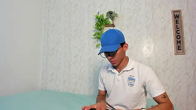 Snapshot of jony_honey chatting on March 5, 2026, 11:39 am jony honey online show from March 5, 2026, 11:39 am