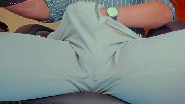 Snapshot of MrLonely02 chatting on January 18, 2025, 12:46 am MrLonely02 online show from January 18, 2025, 12:46 am