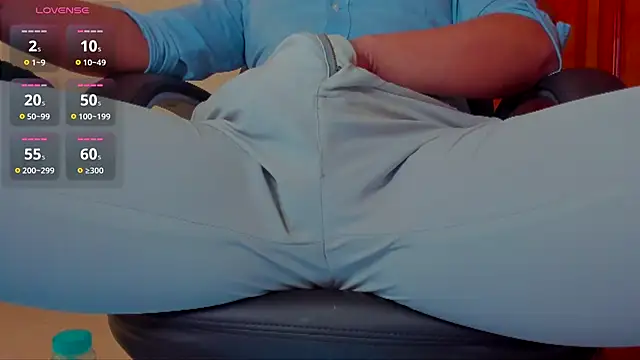 Snapshot of MrLonely02 chatting on February 20, 2025, 4:14 pm MrLonely02 online show from February 20, 2025, 4:14 pm