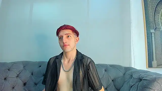 Snapshot of Un_Slutty chatting on December 30, 2024, 8:15 pm Un Slutty online show from December 30, 2024, 8:15 pm