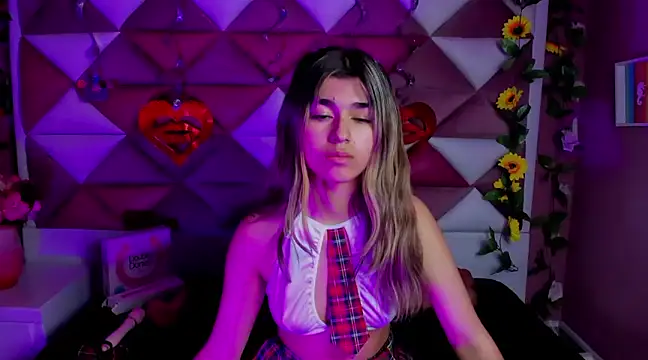 Snapshot of NahomiConnor_ chatting on March 17, 2025, 7:58 pm NahomiConnor online show from March 17, 2025, 7:58 pm