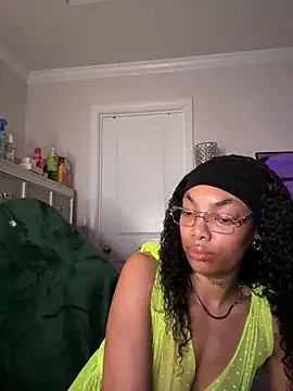 Snapshot of butterflybootyy chatting on April 23, 2026, 9:52 am butterflybootyy online show from April 23, 2026, 9:52 am