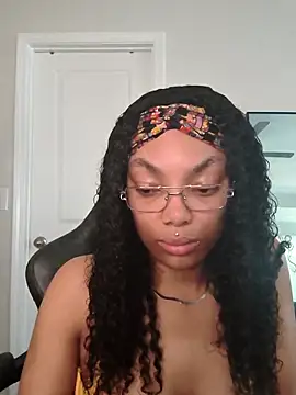 Snapshot of butterflybootyy chatting on April 27, 2026, 6:06 pm butterflybootyy online show from April 27, 2026, 6:06 pm