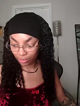 Snapshot of butterflybootyy chatting on May 3, 2026, 7:03 am butterflybootyy online show from May 3, 2026, 7:03 am