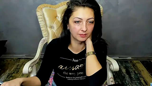 DivinSandra online show from December 21, 2024, 8:39 am