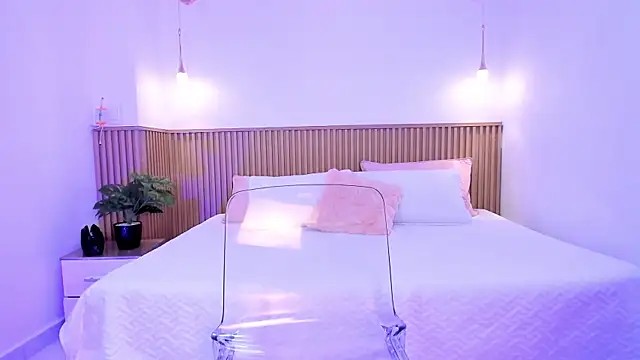 Snapshot of Bella_reaset18 chatting on December 20, 2024, 9:17 pm Bella reaset18 online show from December 20, 2024, 9:17 pm